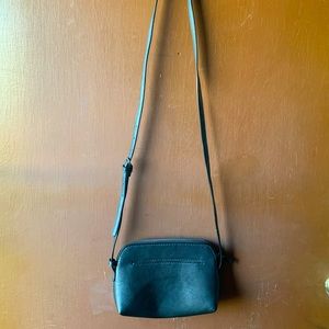 Universal Thread Crossover Purse in Black